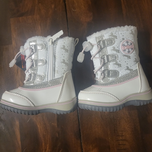 Carter's boots NWT size 5 - Picture 2 of 5